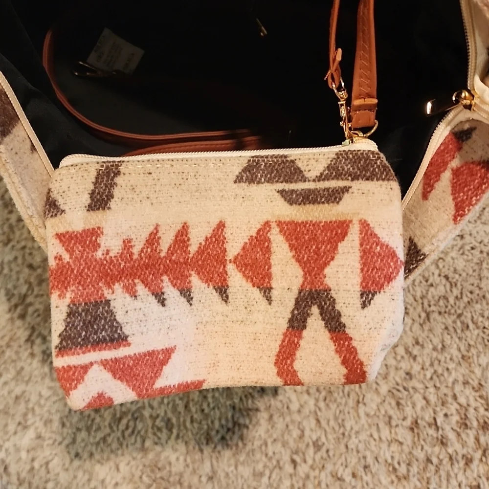 Aztec Tote - Picture 6 of 7